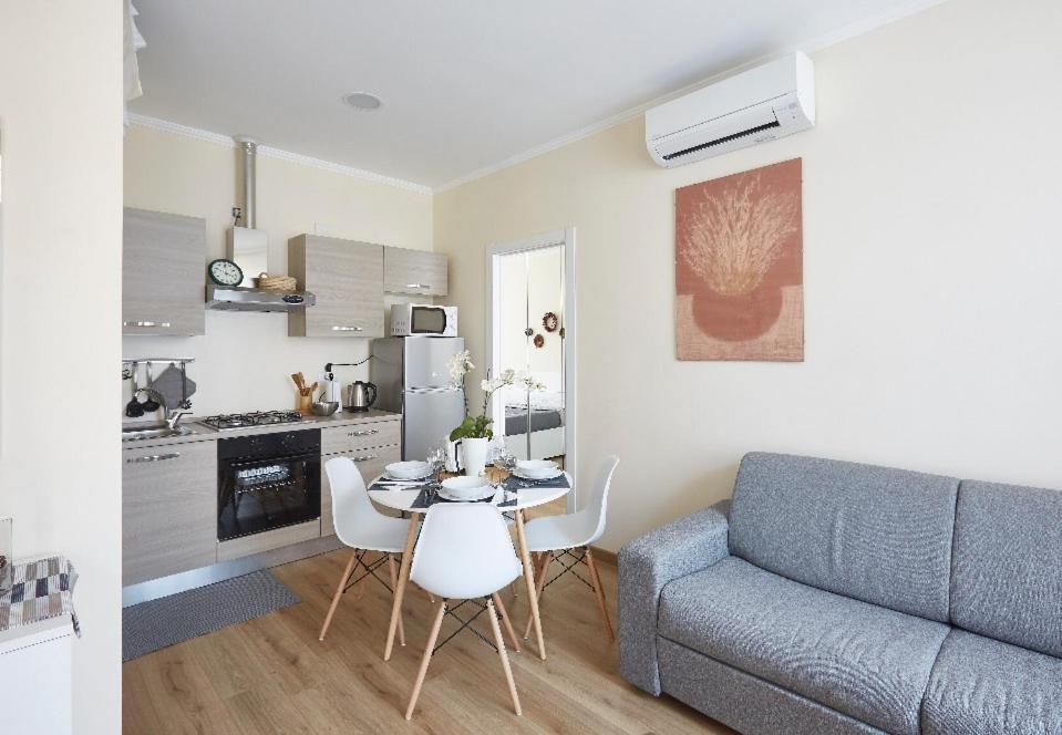 Beautiful Bohemian Apartment In Center Conditioned Air Комо Екстер'єр фото