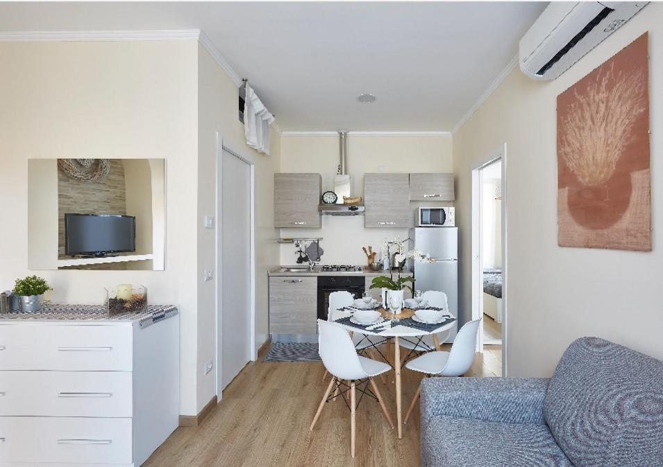 Beautiful Bohemian Apartment In Center Conditioned Air Комо Екстер'єр фото