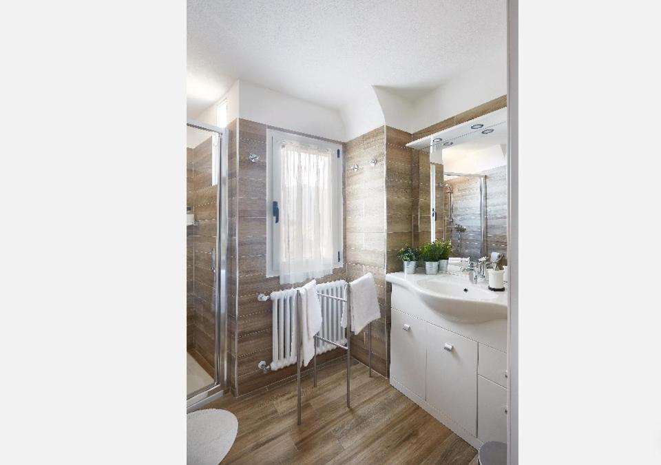 Beautiful Bohemian Apartment In Center Conditioned Air Комо Екстер'єр фото